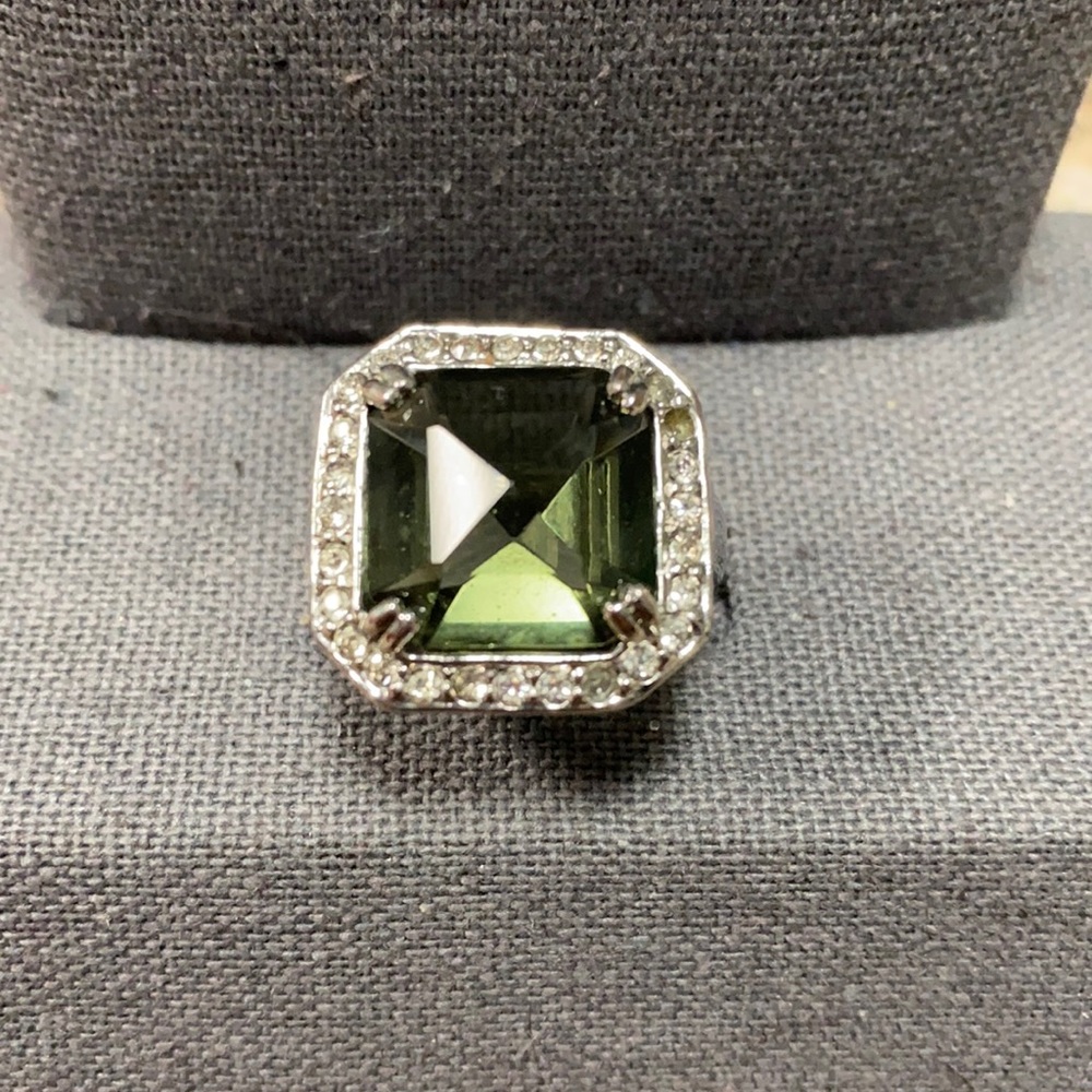 Smoky brown center stone with clear crystals. band size 7